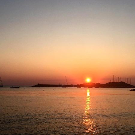 Casa Vacanza Costa Rossa Vista Mare Trinità dʼAgultu Buitenkant foto