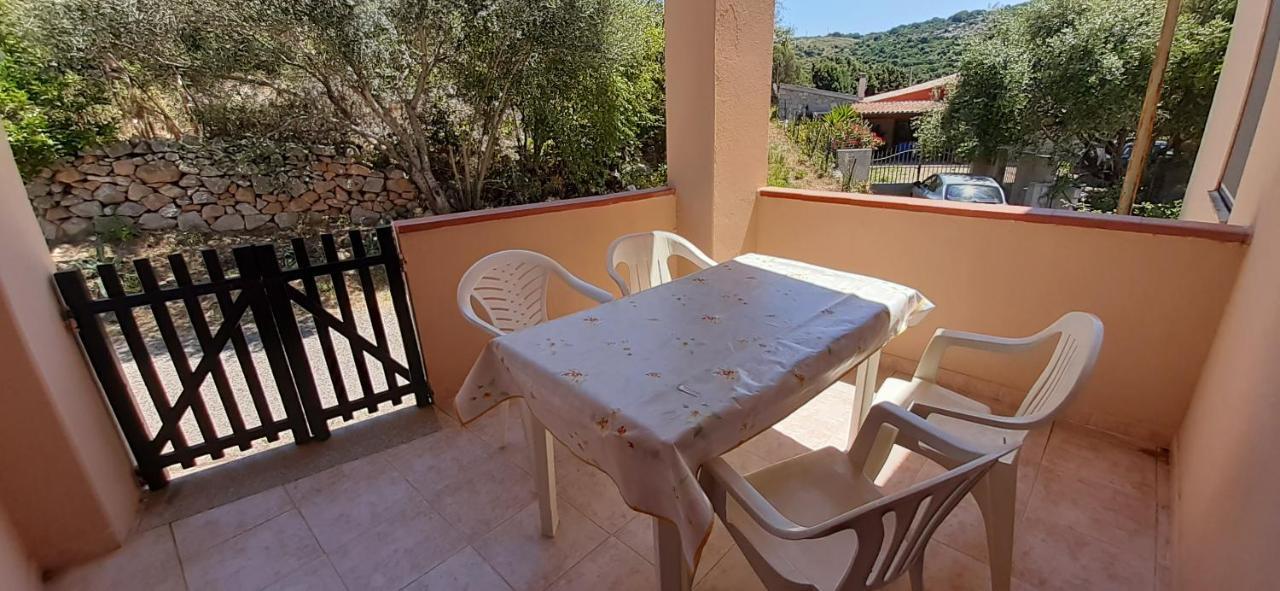 Casa Vacanza Costa Rossa Vista Mare Trinità dʼAgultu Buitenkant foto