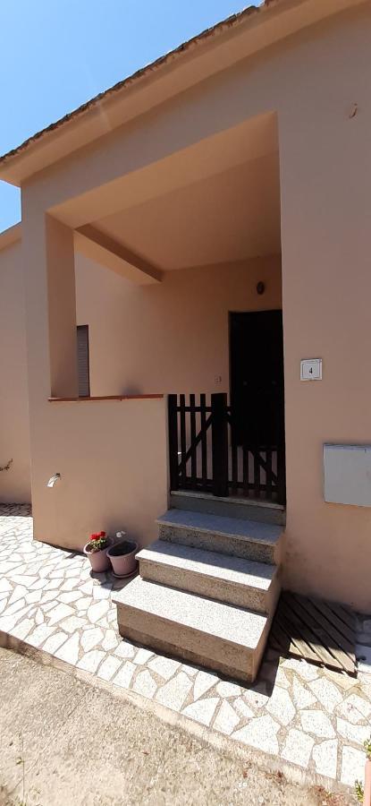 Casa Vacanza Costa Rossa Vista Mare Trinità dʼAgultu Buitenkant foto