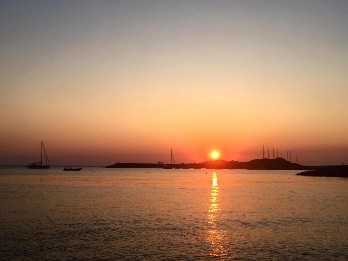 Casa Vacanza Costa Rossa Vista Mare Trinità dʼAgultu Buitenkant foto